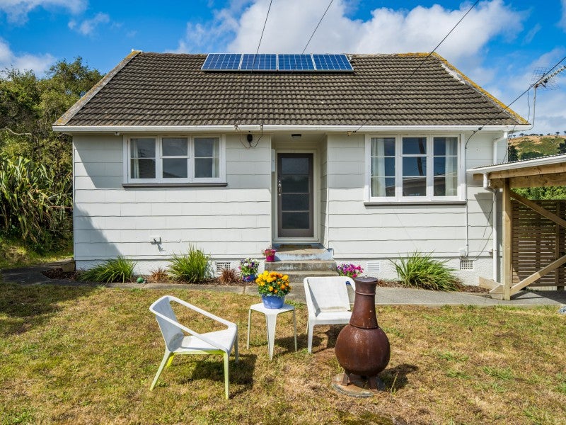 13 Cumberland Grove, Cannons Creek, Porirua - Carousel 1