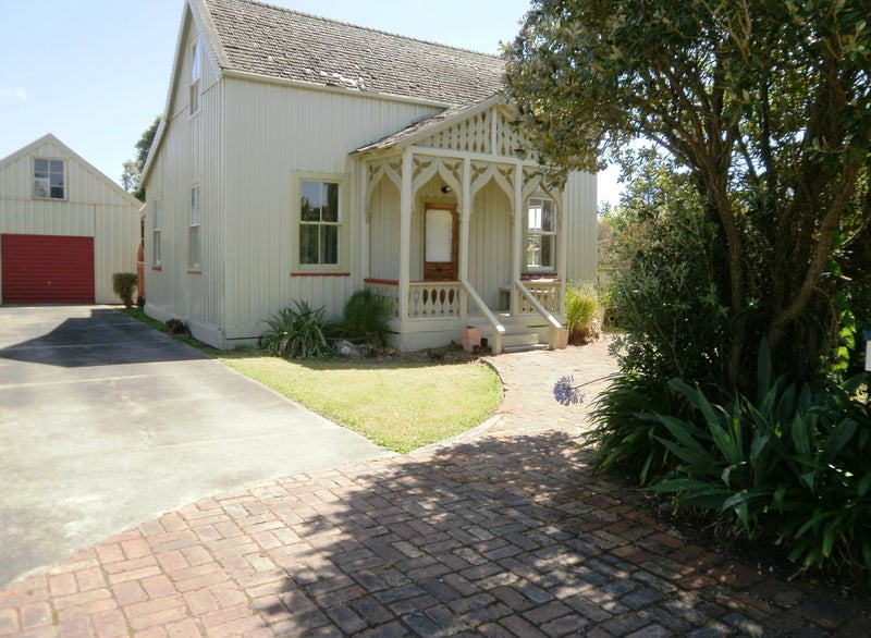 51 Clifton Terrace, Fitzherbert, Palmerston North - Carousel 1