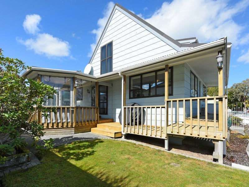 6 Turon Crescent, Totara Park, Upper Hutt - Carousel 1