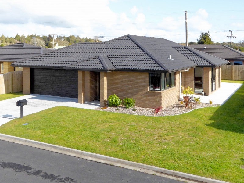 27 Waikai Close, Ruakura, Hamilton - Carousel 1