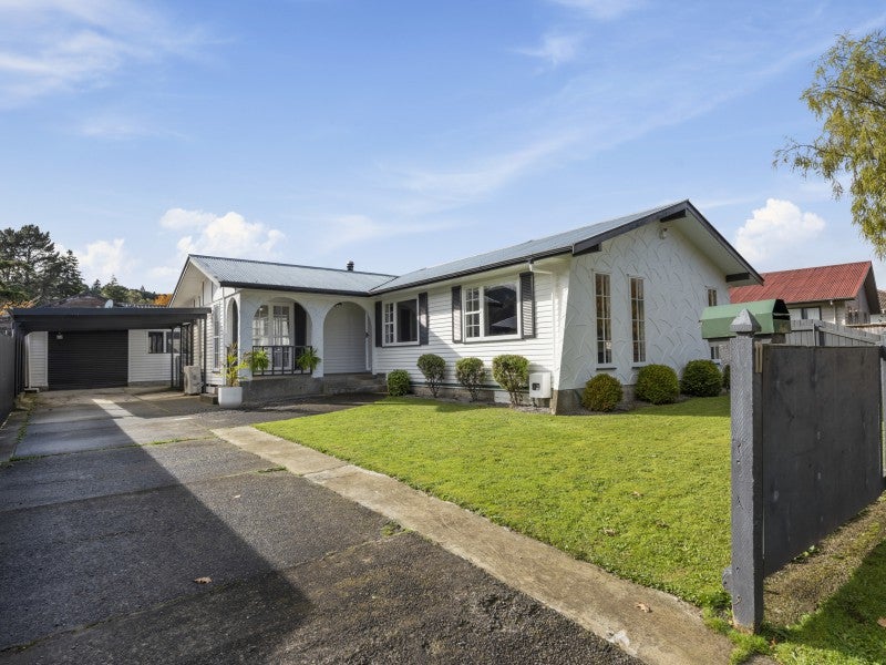 11 Gemstone Drive, Birchville, Upper Hutt - Carousel 1