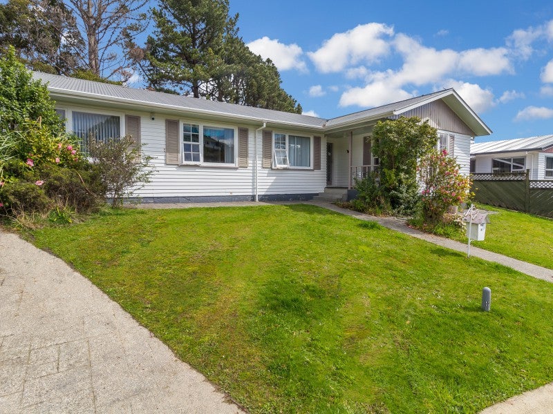 36 Vista Crescent, Maoribank, Upper Hutt - Carousel 2