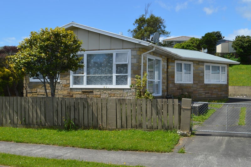 44 Kokiri Crescent, Waitangirua, Porirua - Carousel 2