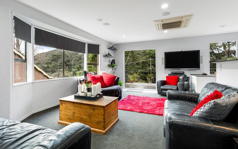 219 Laingholm Drive, Laingholm, Auckland - Carousel 1