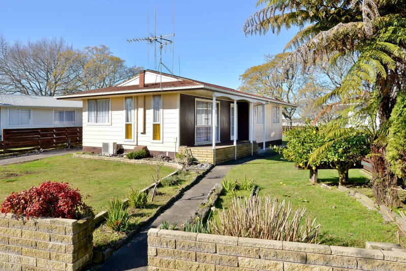 109 Collins Road, Melville, Hamilton - Carousel 1