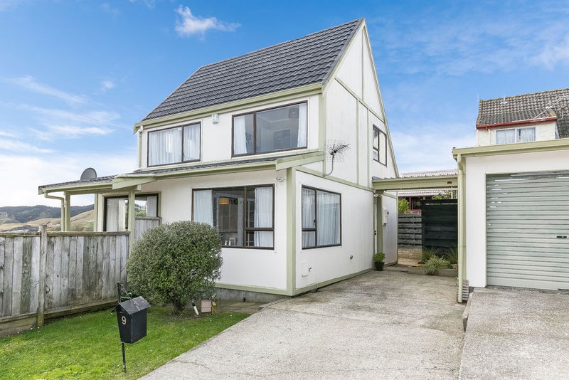 9 Abilene Crescent, Churton Park, Wellington - Carousel 1