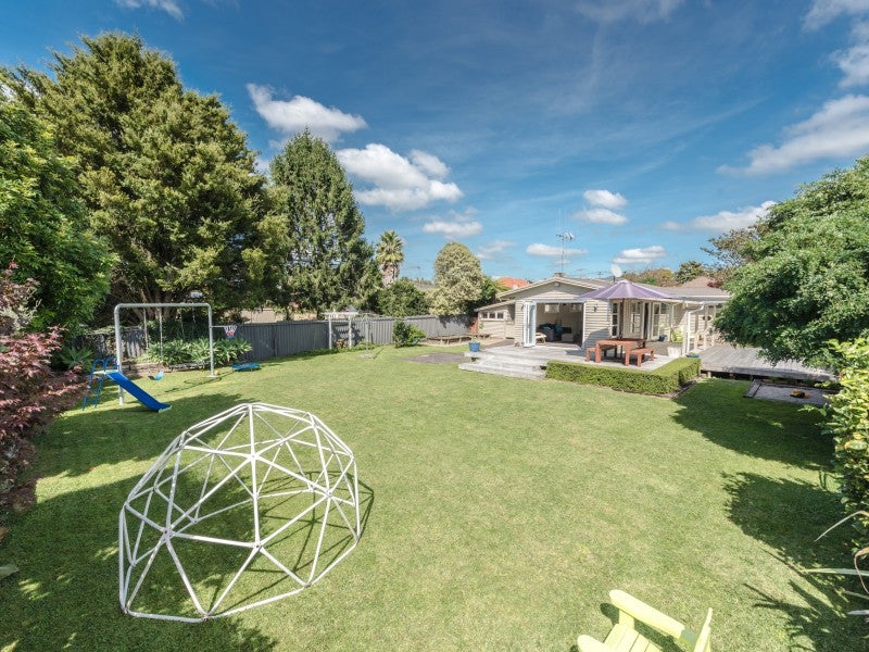 22 Garnett Avenue, Forest Lake, Hamilton - Carousel 2