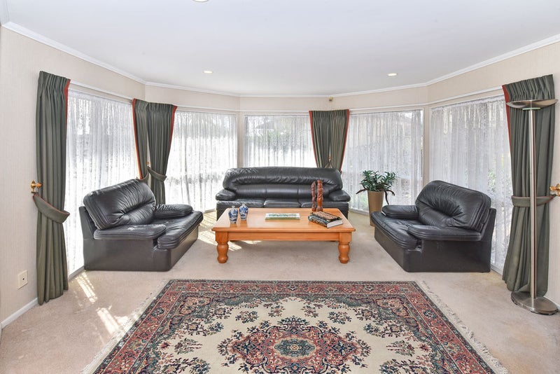 2/2 Eske Place, Highland Park, Auckland - Carousel 2