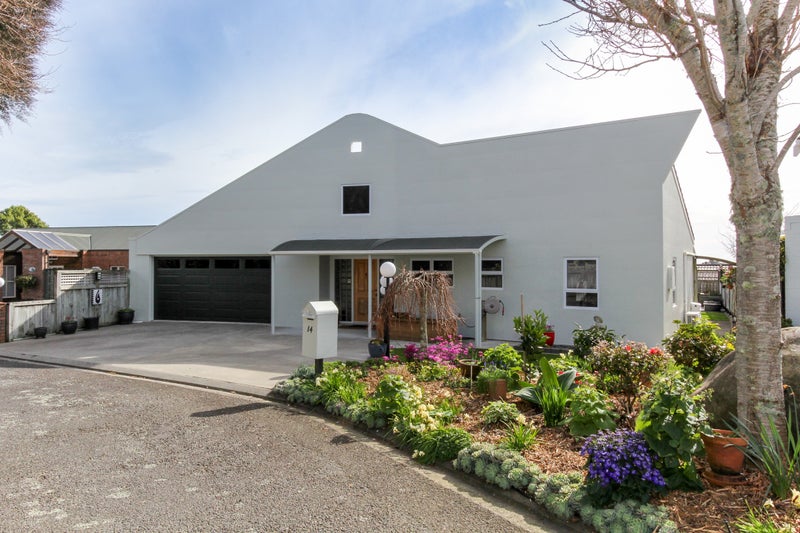 14 Del Mar Place, Merrilands, New Plymouth - Carousel 2