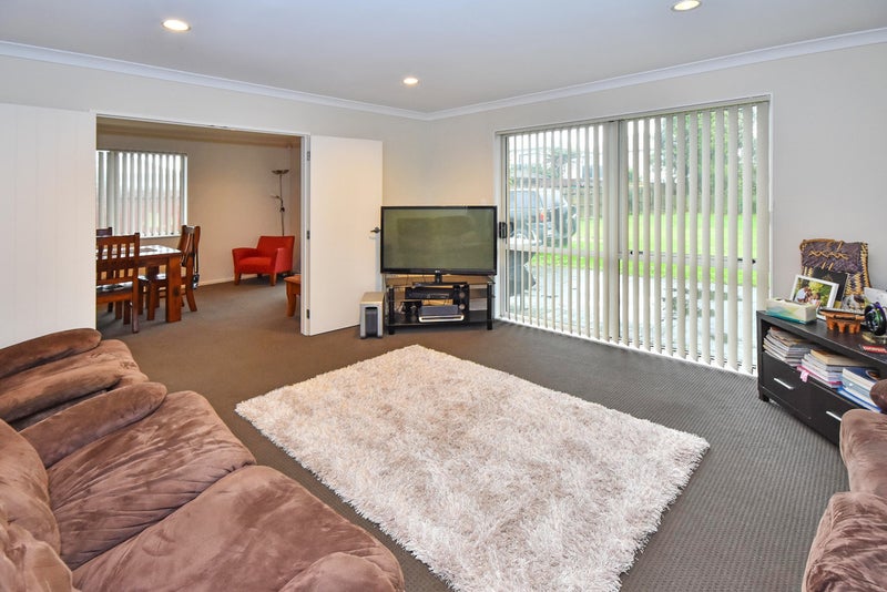 2/20 Birdwood Avenue, Papatoetoe, Auckland - Carousel 2