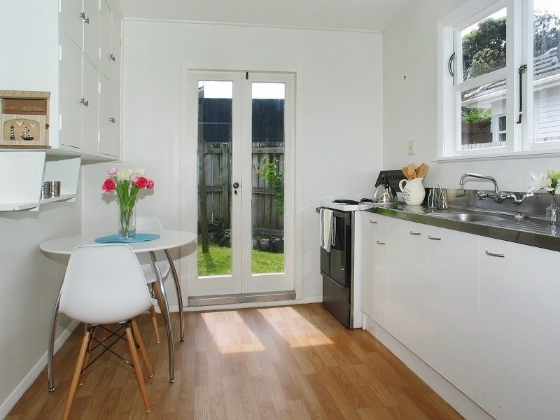 8 Whitehouse Road, Titahi Bay, Porirua - Carousel 2