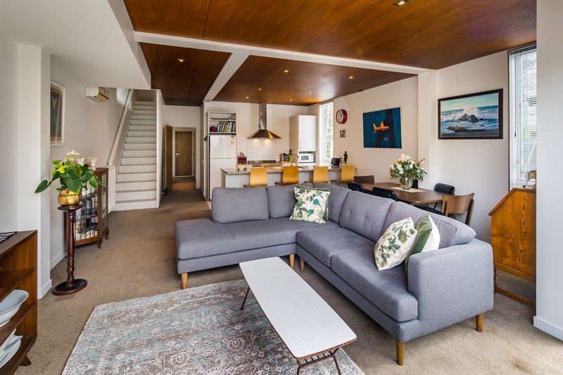 4/3 Severn Street, Island Bay, Wellington - Carousel 2