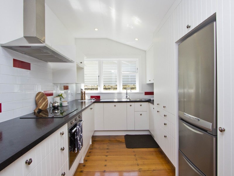 9 Hinemoa Street, Waiwhetu, Lower Hutt - Carousel 2