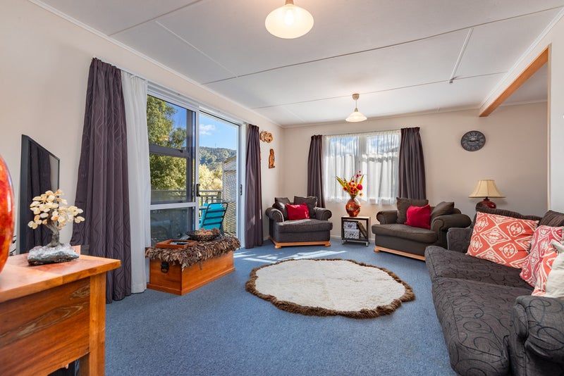 10 Matariki Grove, Wainuiomata, Lower Hutt - Carousel 2