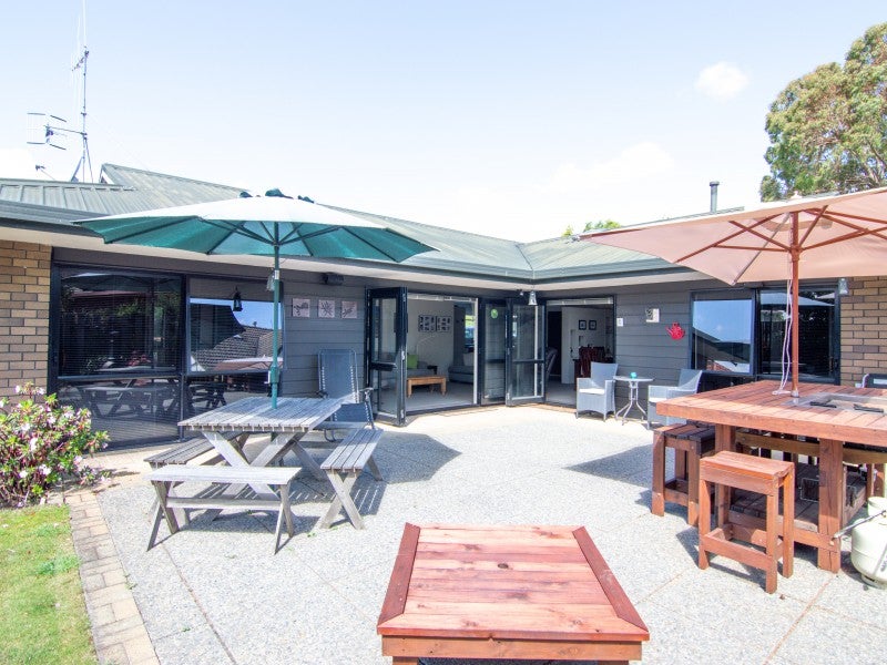 8 Northbrook Court, Roslyn, Palmerston North - Carousel 2