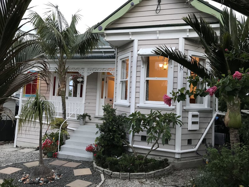 6 William Bond Street, Stanley Point, Auckland - Carousel 1