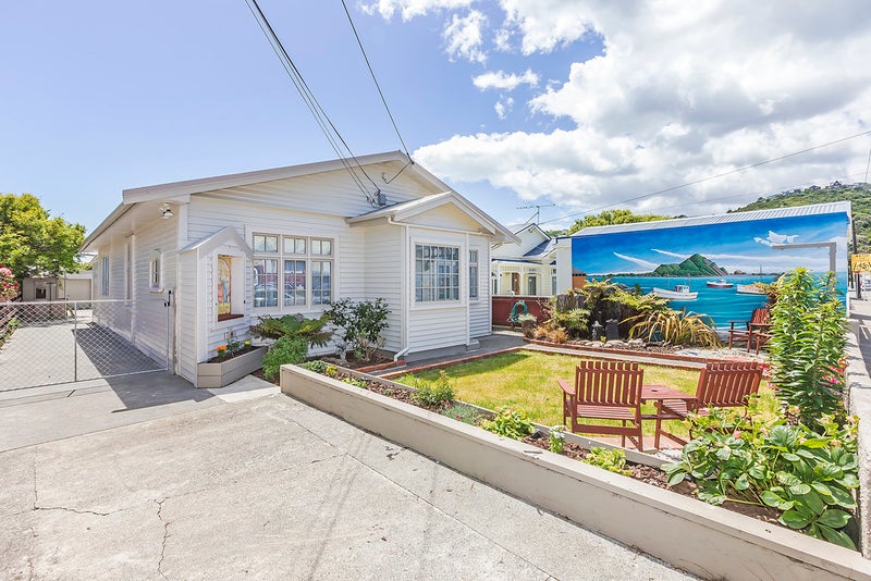 30 Humber Street, Island Bay, Wellington - Carousel 1