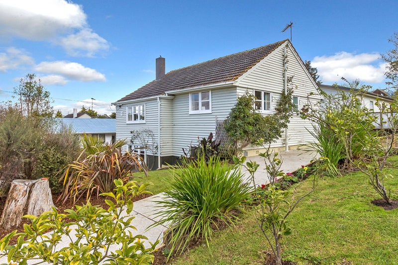 34 Castledine Crescent, Glen Innes, Auckland - Carousel 2