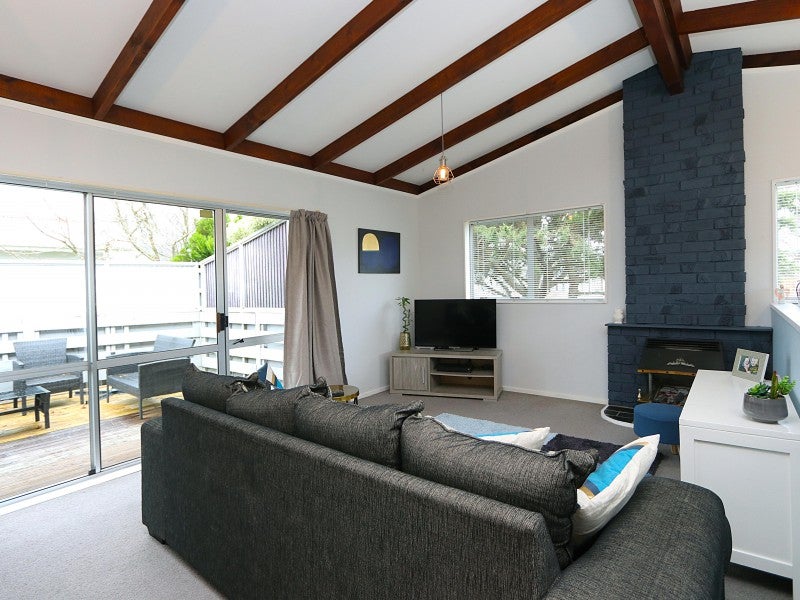 15 Weymouth Grove, Wainuiomata, Lower Hutt - Carousel 8