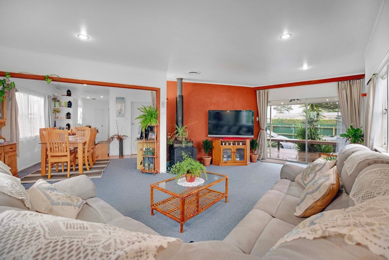 31 Evans Road, Weymouth, Auckland - Carousel 1