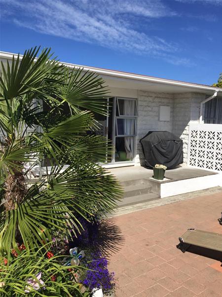 8 Robinson Street, Grovetown, Blenheim - Carousel 1