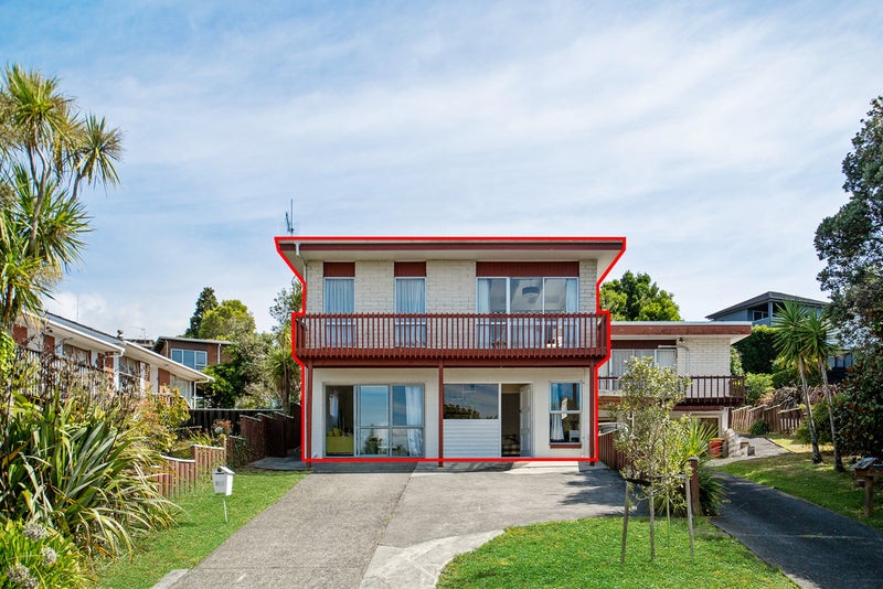 2/18 Girrahween Drive, Totara Vale, Auckland - Carousel 1