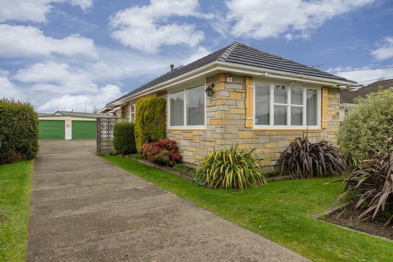 18 Argyle Grove, Trentham, Upper Hutt - Carousel 1