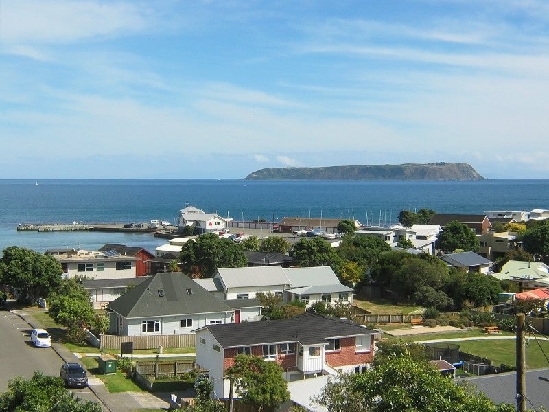 12 Cluny Road, Plimmerton, Porirua - Carousel 21