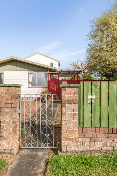 11 Pankhurst Place, Sunnyvale, Auckland - Carousel 2