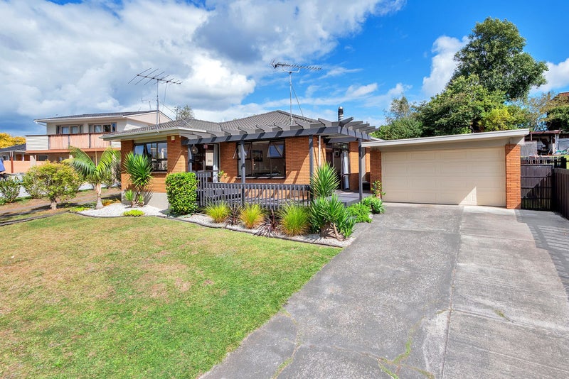 14 Coulthard Terrace, Opaheke, Papakura - Carousel 1