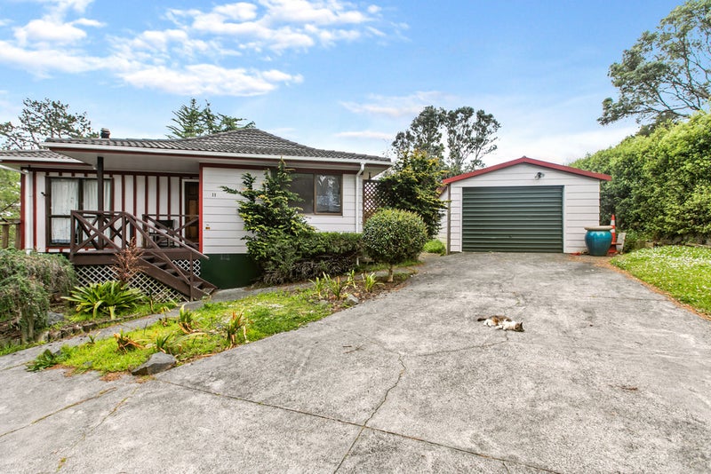 11 Cade Place, Weymouth, Auckland - Carousel 1