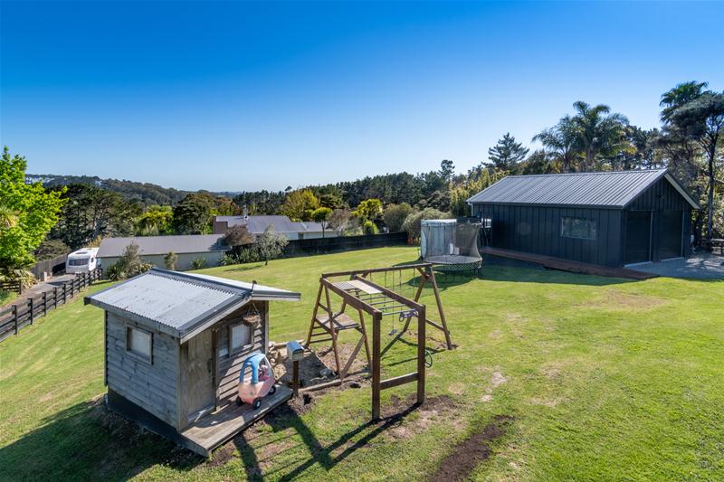 31 Mcentee Road, Waitakere, Auckland - Carousel 21