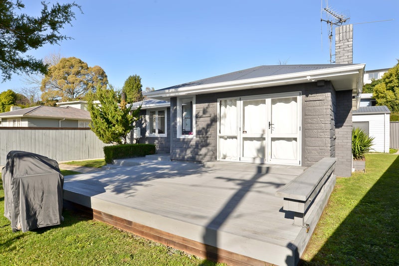 12A Glenview Terrace, Glenview, Hamilton - Carousel 1