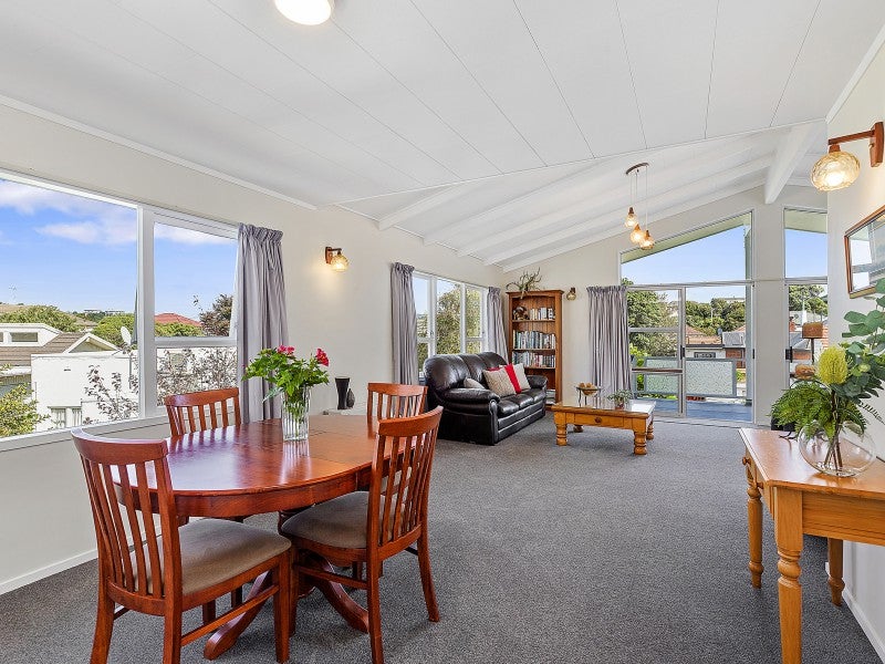 7 Cherry Grove, Strathmore Park, Wellington - Carousel 2