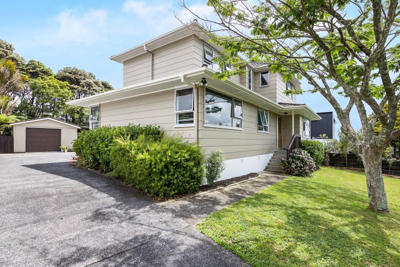 23 Staincross Street, Green Bay, Auckland - Carousel 3
