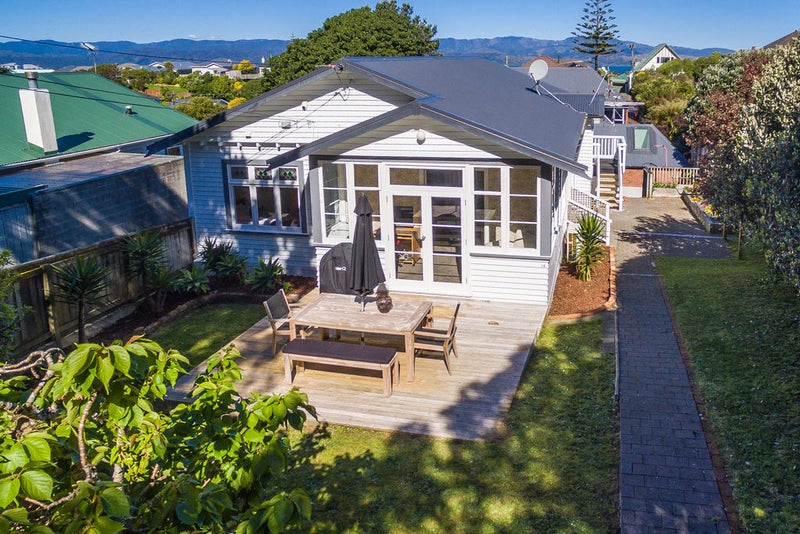 16 Ranui Crescent, Khandallah, Wellington - Carousel 1