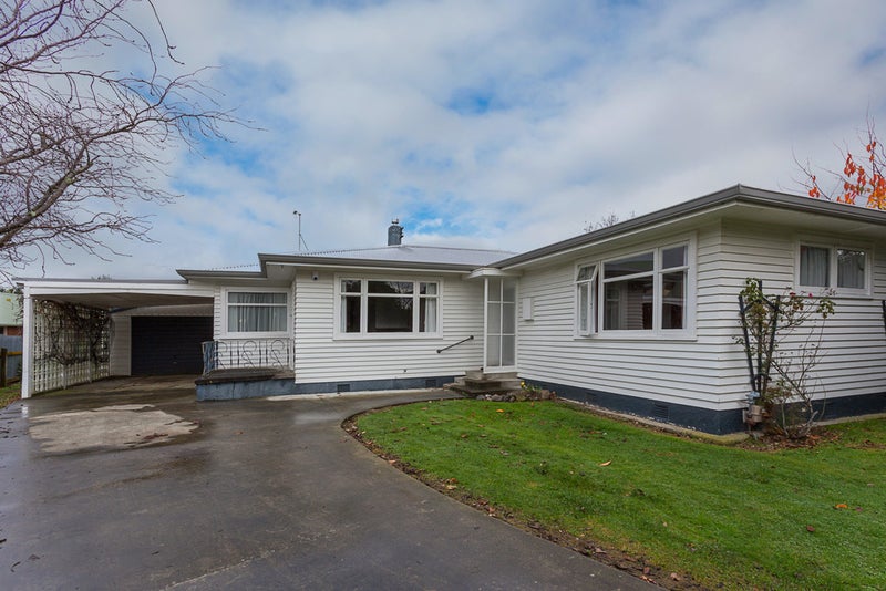 11 Eton Place, Terrace End, Palmerston North - Carousel 1