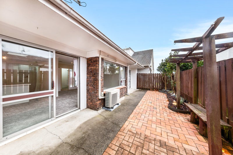 2/25 Grande Vue Road, Hillpark, Auckland - Carousel 1
