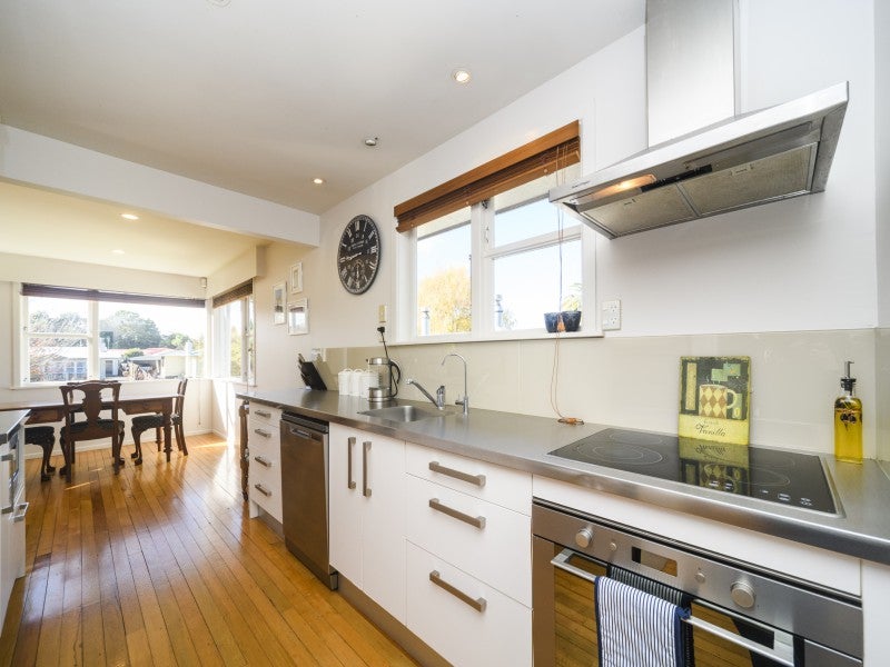 7 Juliana Place, Awapuni, Palmerston North - Carousel 2