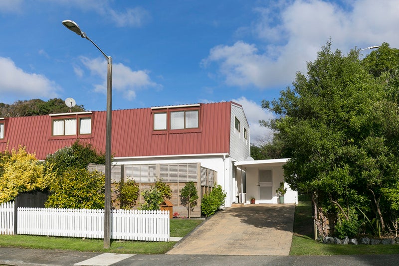 2 Burdendale Grove, Churton Park, Wellington - Carousel 1