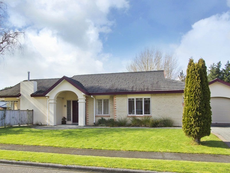 15 Mary Huse Grove, Manor Park, Lower Hutt - Carousel 1