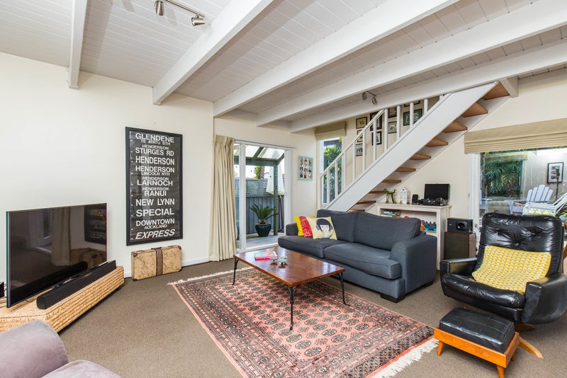 2/5 Seaside Avenue, Waterview, Auckland - Carousel 2