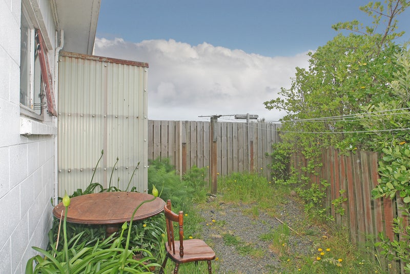 10 Waiwera Crescent, Maupuia, Wellington - Carousel 12