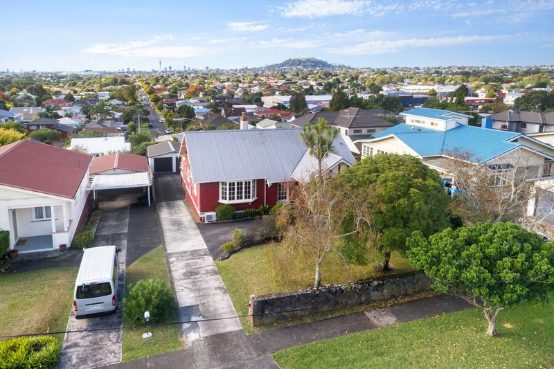 17 Cambrai Avenue, Mount Roskill, Auckland - Carousel 8