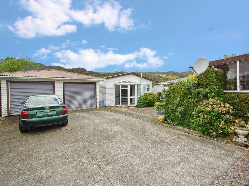 50 Hyde Street, Wainuiomata, Lower Hutt - Carousel 2