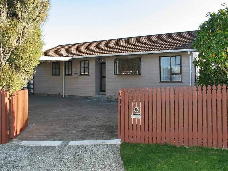 22 Evesham Place, Newlands, Wellington - Carousel 2