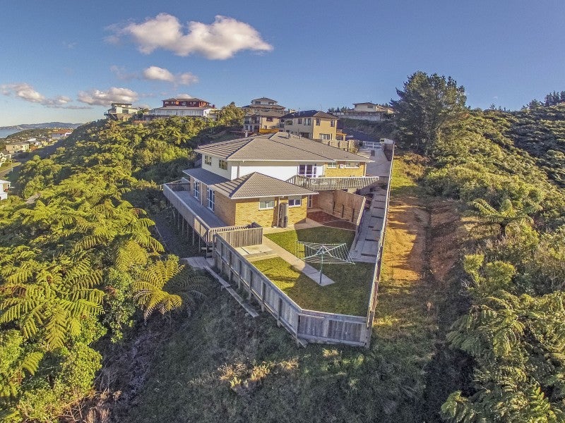42 Arahiwi Grove, Tirohanga, Lower Hutt - Carousel 1