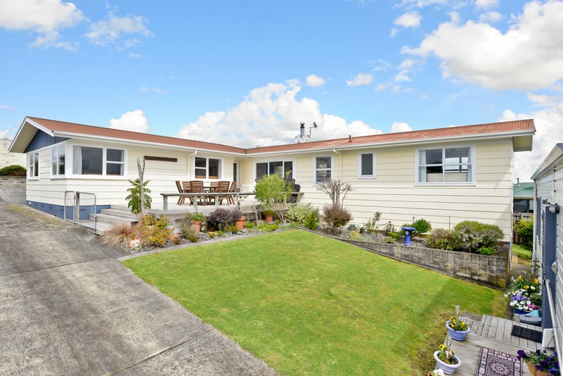 68 Pohutukawa Drive, Pukete, Hamilton - Carousel 1