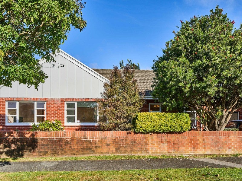 2/21 Colin Grove, Hutt Central, Lower Hutt - Carousel 2