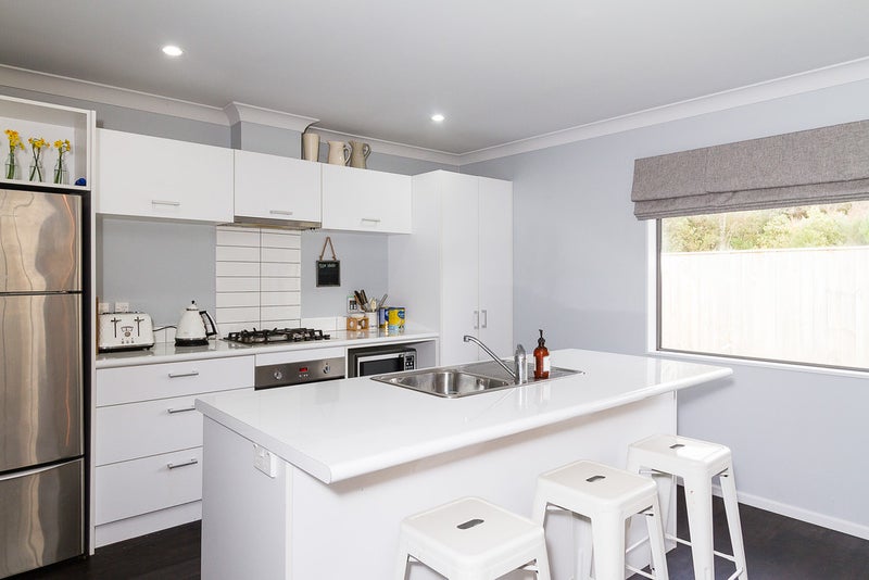 7 Poppy Watts Grove, Stokes Valley, Lower Hutt - Carousel 2
